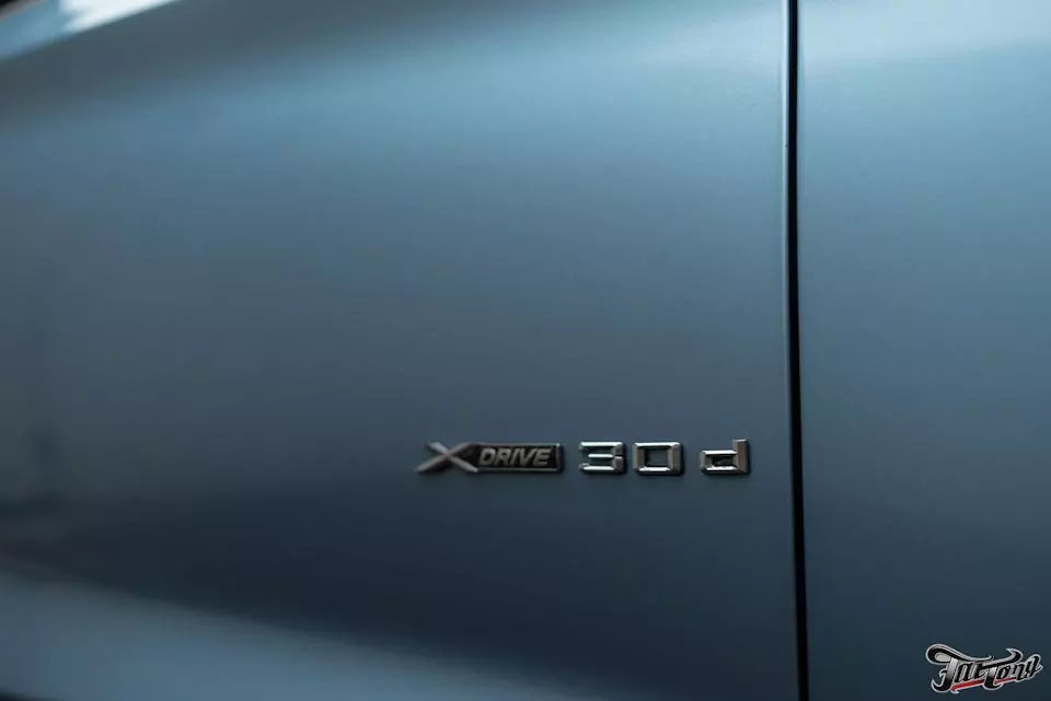 BMW X4. Оклейка кузова в небесно-голубой глянец!